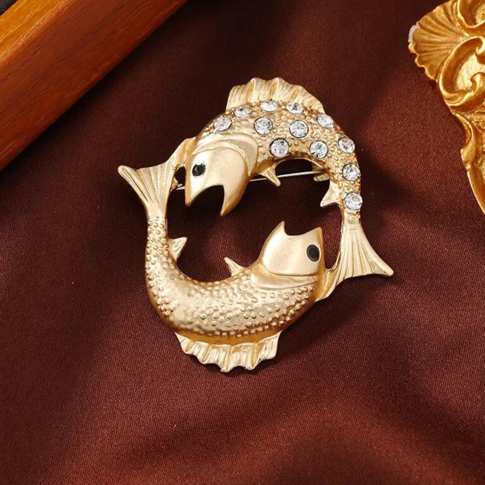 ZODIAC RHINESTONE BROOCH